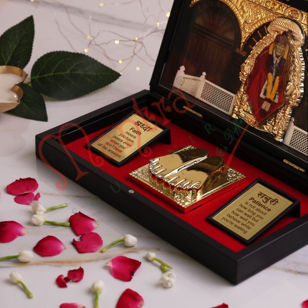 3D Gold Plated Shirdi Sai Baba Charan Paduka Box – Premium ABS Polymer Sai Ram Idol for Home & Office – Divine Blessing Gift with Shraddha & Saburi Quotes