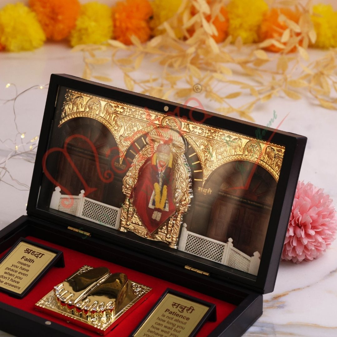 3D Gold Plated Shirdi Sai Baba Charan Paduka Box – Premium ABS Polymer Sai Ram Idol for Home & Office – Divine Blessing Gift with Shraddha & Saburi Quotes
