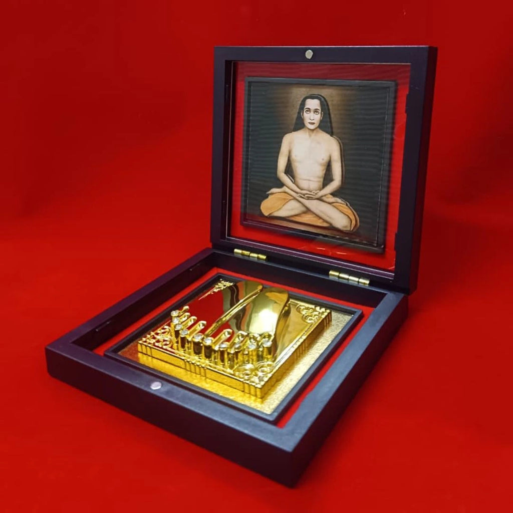 Yantram 3D Mahavatar Babaji Divine Paduka with Photo Frame Box | Spiritual Gift for Home Temple, Meditation Room, Pooja Room Decor | Premium Religious Showpiece for Home & Office