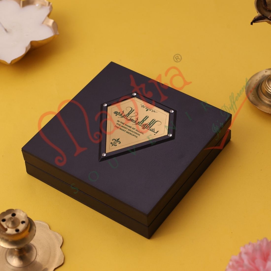Premium 3D Makkah Madina Yantra Box – Gold Plated Islamic Wall & Desk Decor – ABS Polymer Sacred Gift Box for Home, Office & Car Dashboard