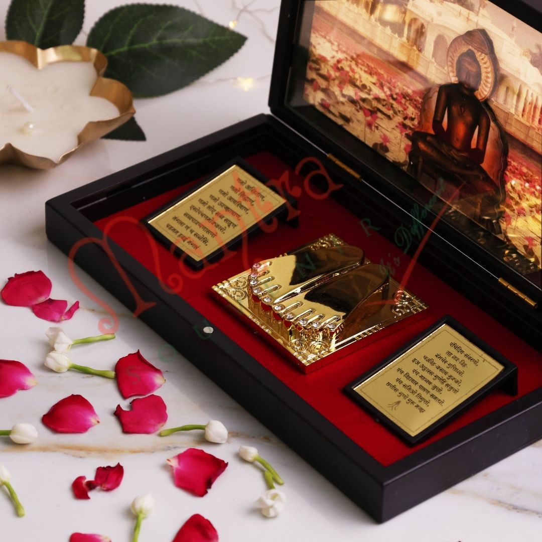 3D Gold Plated Digambar Bhagwan Charan Paduka Frame Box – Premium ABS Polymer Jain Tirth Souvenir – Divine Digambar Monk Blessing Gift for Home Mandir & Office