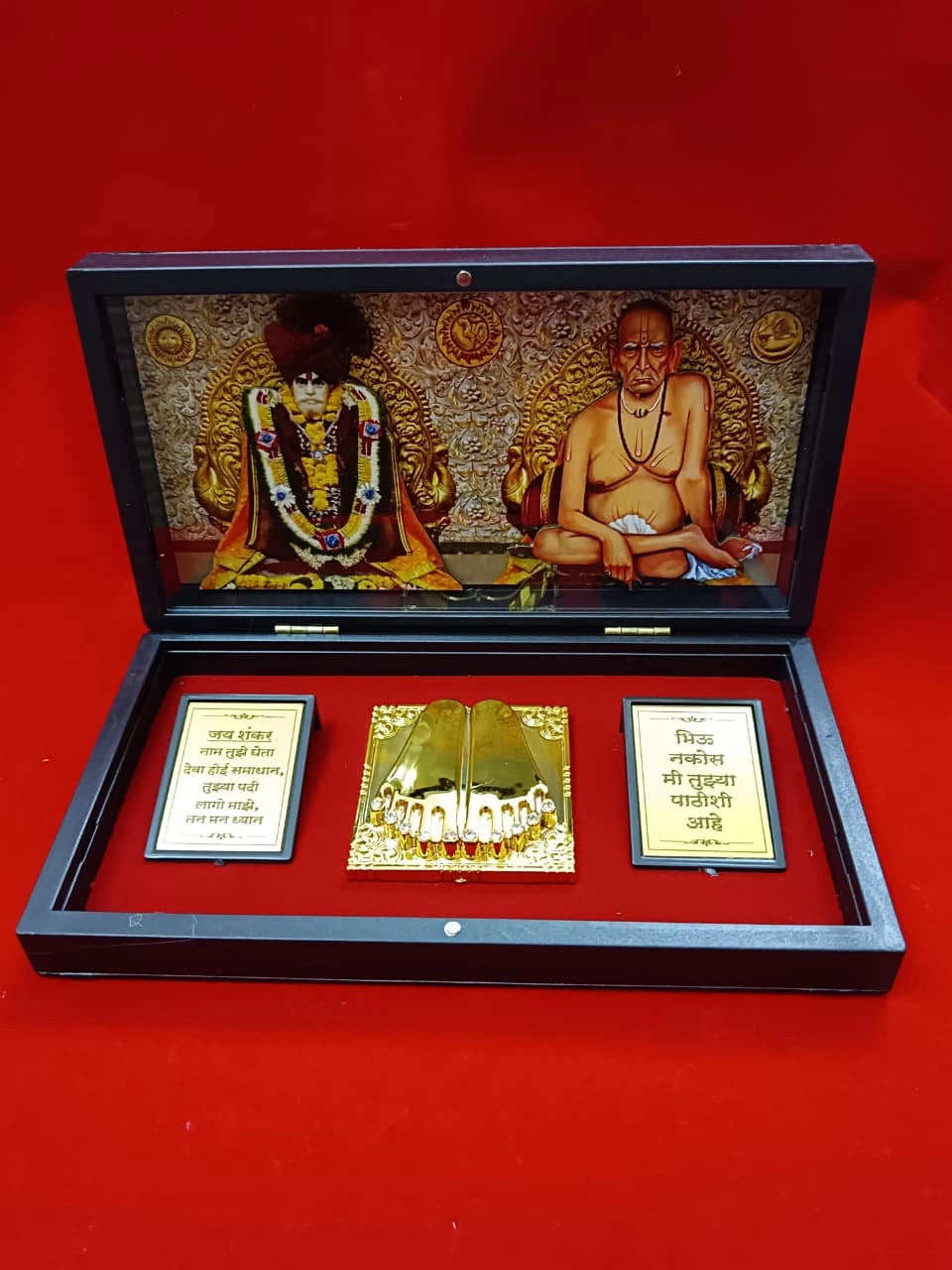 Humsafar 3D Swami Samarth & Shankar Maharaj Charan Paduka Frame Box Pocket Temple | Premium Devotional Frame with Golden Paduka | Home Temple Decor, Pooja Room Decoration, Spiritual Gift for Home & Office