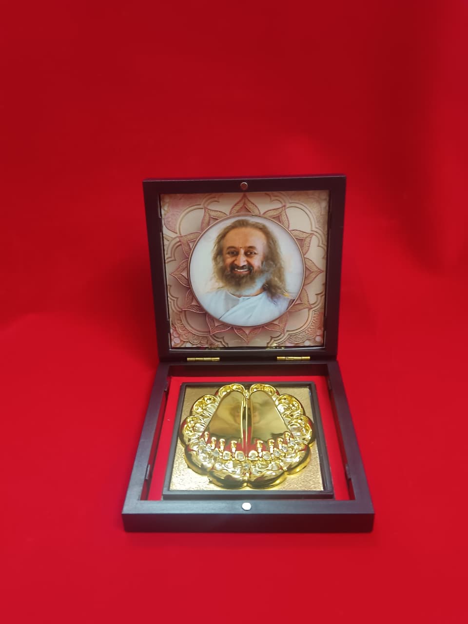 Shri Shri Ravi Shankar Charan Paduka Frame Box Pocket Temple Spiritual Home Mandir Decor & Devotional Gift