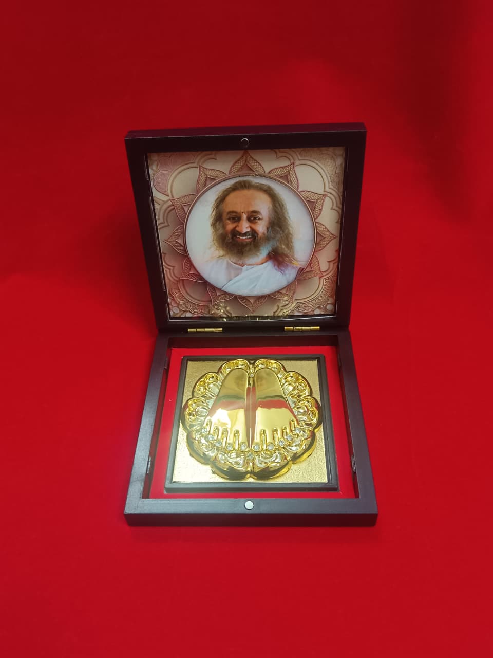 Shri Shri Ravi Shankar Charan Paduka Frame Box Pocket Temple Spiritual Home Mandir Decor & Devotional Gift